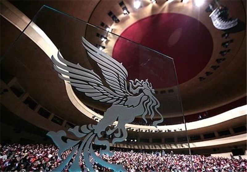 مراسم افتتاحیه سی‌و‌دومین جشنواره فیلم فجر آغاز شد/ فرش قرمز، ابتکار امسال جشنواره