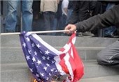 شهروندان پانامایی پرچم آمریکا را به آتش کشیدند