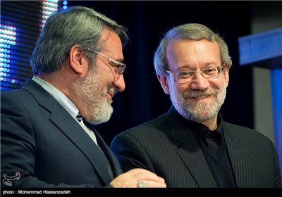 علی لاریجانی رئیس مجلس شورای اسلامی و عبدالرضا رحمانی فضلی وزیر کشور در همایش روز ملی ثبت احوال