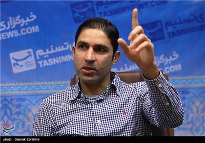 حضور وحید هاشمیان بازیکن سابق فوتبال در خبرگزاری تسنیم