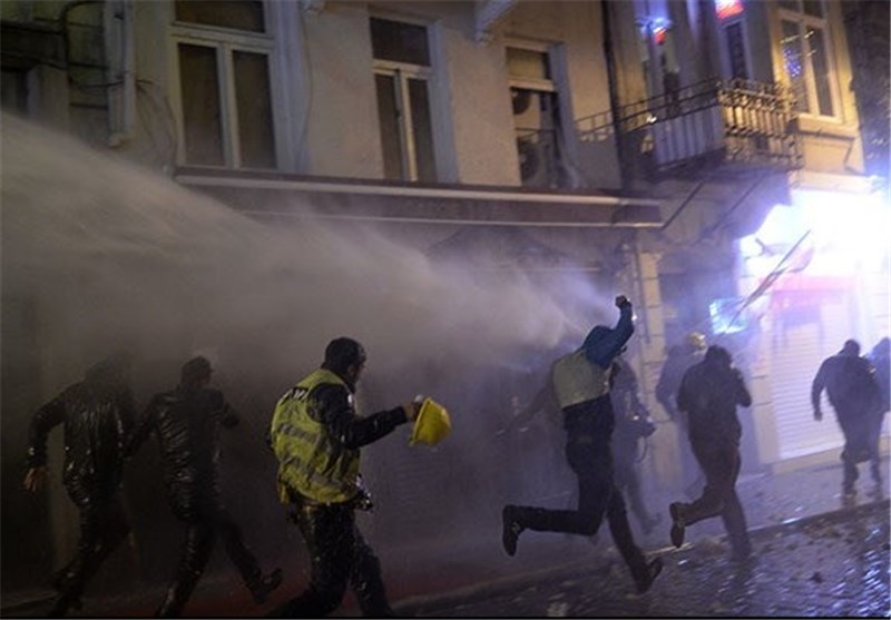 Turkish Police Fire Water Cannon at Rally against ‘Internet Censorship’ Law