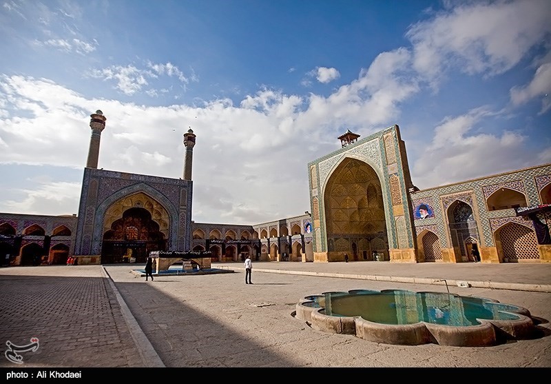 المسجد الجامع العتیق فی محافظة أصفهان رمز للتراث الإسلامی وروعة أثریة لا نظیر لها + صور وفیدیو