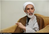 تحریف شخصیت امام(ره) خالی کردن انقلاب از انقلاب است