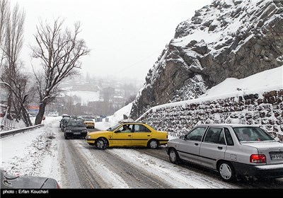 بارش برف و کولاک در جاده کندوان