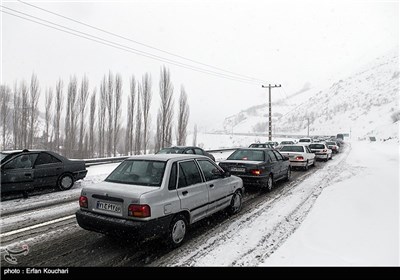 بارش برف و کولاک در جاده کندوان