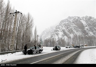 بارش برف و کولاک در جاده کندوان