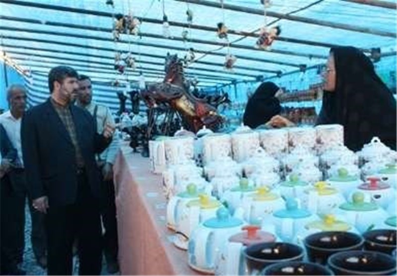 افتتاح نمایشگاه صنایع دستی و سفال هنرمندان دشتستانی