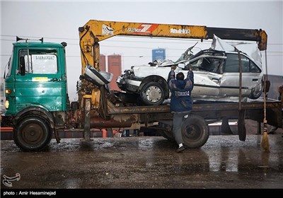 برخورد زنجیره‌ای خودروها در کمربندی قم