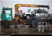 تصادف مرگبار در اتوبان تهران قم و برخورد یک کامیون با ساختمان مسکونی