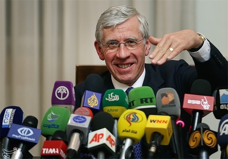 Straw: Resolving Syria Crisis Only Possible with Iran&apos;s Participation