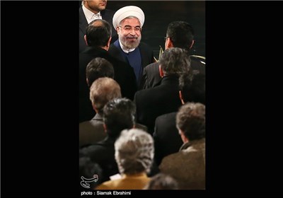 حجت الاسلام حسن روحانی رئیس جمهور هنگام ورود به محل دیدار با هنرمندان
