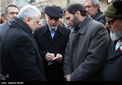 حسین فریدون دستیار ویژه رئیس جمهور در مراسم تشییع پیکر جان‌باختگان حادثه انفجار معراجی‌ها