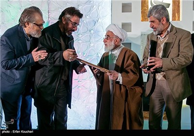 تقدیر از فرج الله سلحشور در مراسم اختتامیه چهارمین جشنواره فیلم عمار