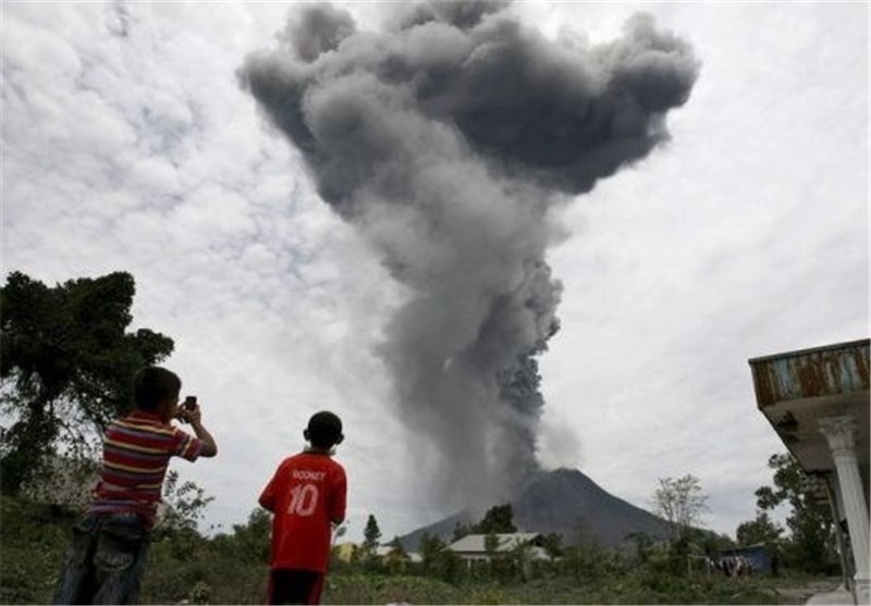 آتشفشان اندونزی 25 هزار نفر را فراری داد