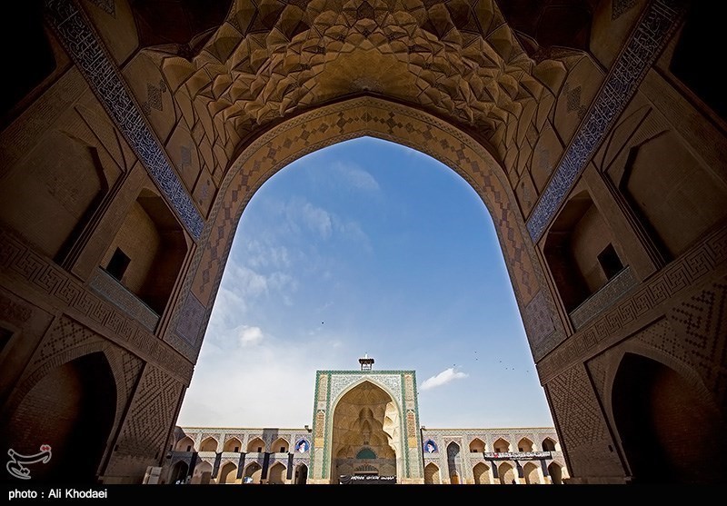مسجد جامع اصفهان هو أکبر مسجد فی إیران