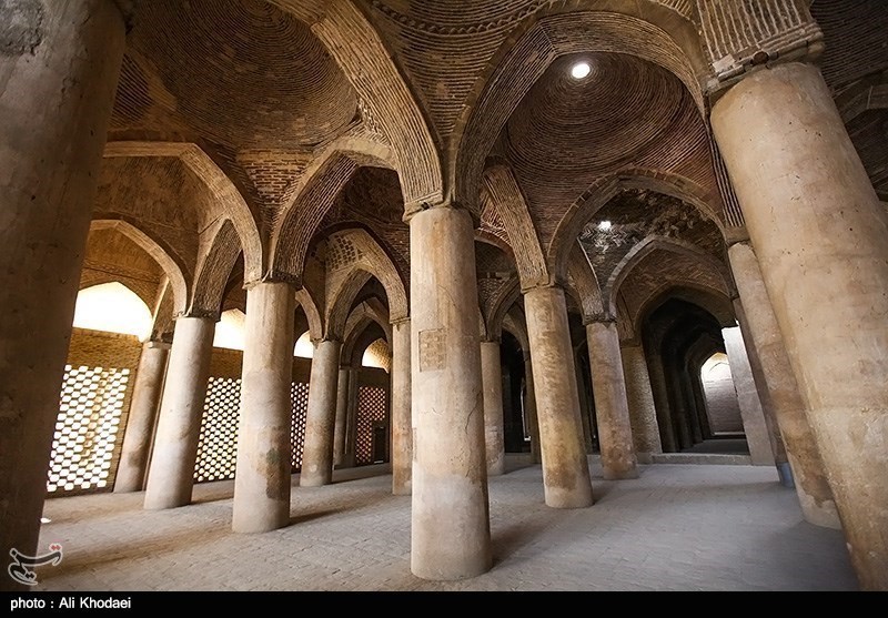 مسجد جامع اصفهان هو أکبر مسجد فی إیران