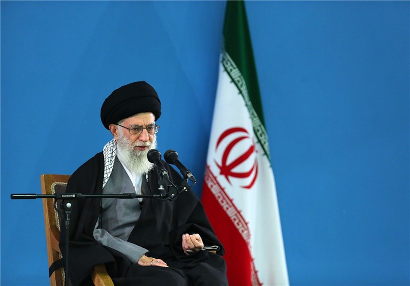 Leader Urges Iranian Students to Amass Knowledge, Help Country’s Development