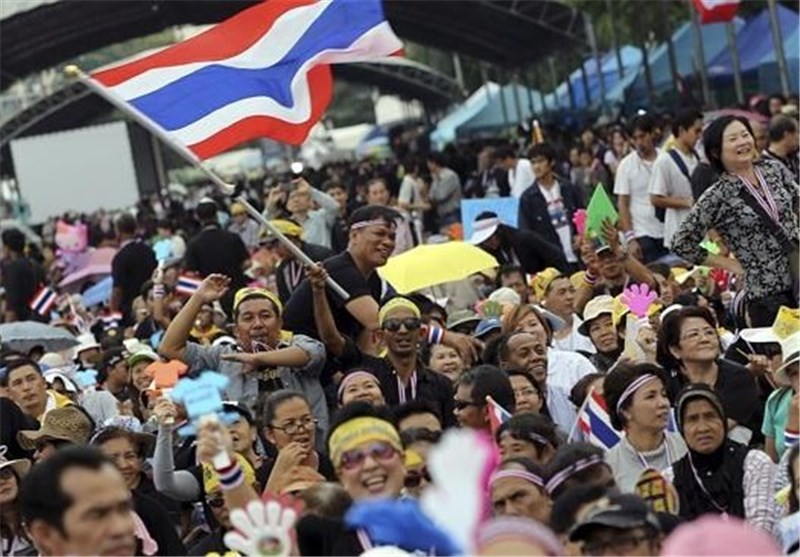 Rice Farmers Besiege Thai PM&apos;s Office as Protesters Surround Gov&apos;t HQ