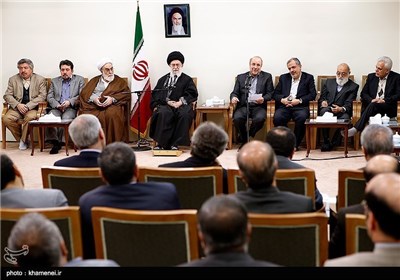 Tehran&apos;s City Officials Meet Supreme Leader