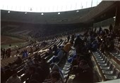 حضور 60 هزار نفر در ورزشگاه/ شعار تبانی در آزادی