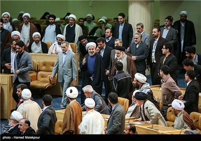 حجت الاسلام حسن روحانی رئیس جمهور هنگام ورود به مراسم افتتاحیه بیست و هفتمین کنفرانس بین المللی وحدت اسلامی