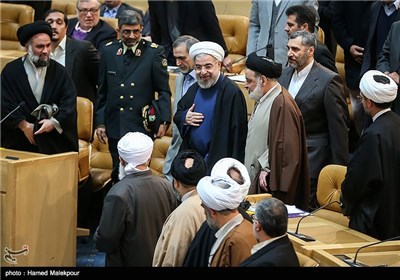 حجت الاسلام حسن روحانی رئیس جمهور هنگام ورود به مراسم افتتاحیه بیست و هفتمین کنفرانس بین المللی وحدت اسلامی