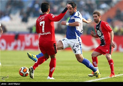 دیدار تیم های فوتبال استقلال و پرسپولیس