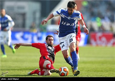 دیدار تیم های فوتبال استقلال و پرسپولیس