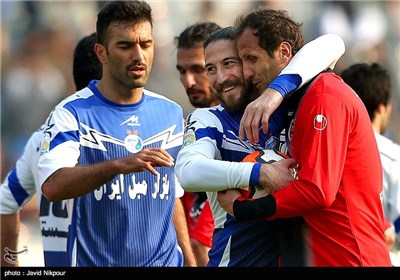 دیدار تیم های فوتبال استقلال و پرسپولیس