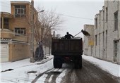 معابر شهر زنجان نمک‌پاشی می‌شود