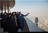 بازدید همسران وزرا و سفرا از برج میلاد 