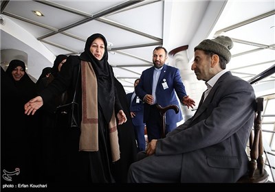 همسر محمد جواد ظریف وزیر امور خارجه در بازدید از برج میلاد