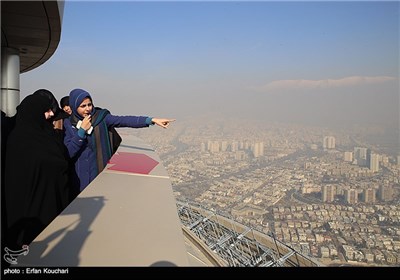 همسر روحانی در بازدید از برج میلاد