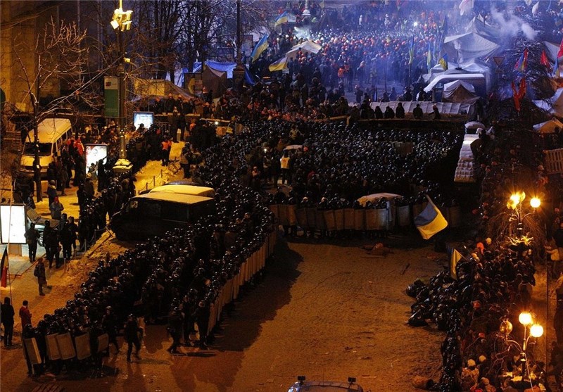 Huge Crowds Gather for 10th Weekly Anti-Govt Rally in Central Kiev