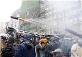 Ukraine&apos;s Yanukovich Agrees to Scrap Anti-Protest Laws