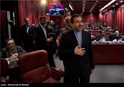 ورود عراقچی معاون وزیر امور خارجه به جلسه نمایندگان اتاق بازرگانی تهران 