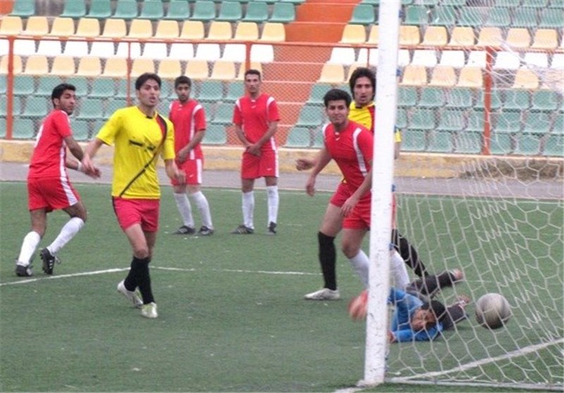 باخت شاهین نوین نطنز در ورزشگاه شهید فیروزی بادرود/ ناکامی‌های شاهین ادامه دارد