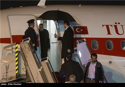 Turkish PM Starts Official Visit to Iran