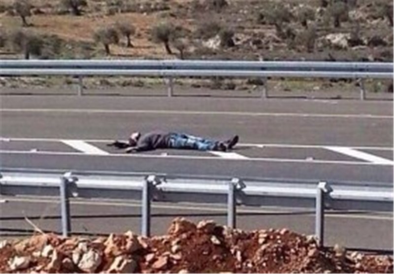 شاب فلسطینی یطلق النار على قوة عسکریة صهیونیة قبل استشهاده قرب رام الله