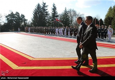 Turkish PM, Iranian First VP Meet in Tehran