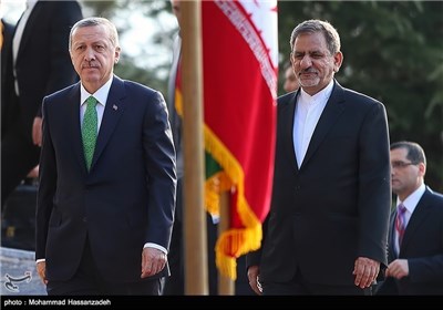 Turkish PM, Iranian First VP Meet in Tehran