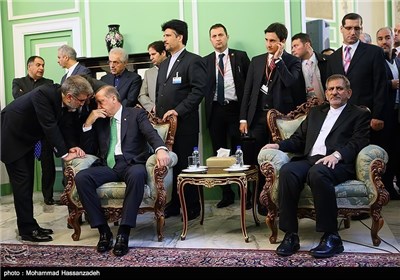 Turkish PM, Iranian First VP Meet in Tehran