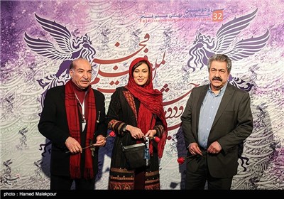 جهانگیر کوثری، مهتاب کرامتی و نظام الدین کیایی در مراسم افتتاحیه سی و دومین جشنواره بین المللی فیلم فجر