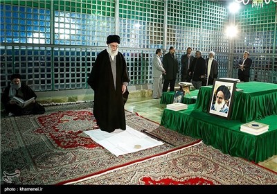 Leader Pays Tribute to Late Founder of Islamic Republic, Imam Khomeini