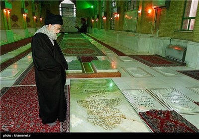 Leader Pays Tribute to Late Founder of Islamic Republic, Imam Khomeini