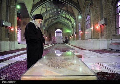 Leader Pays Tribute to Late Founder of Islamic Republic, Imam Khomeini