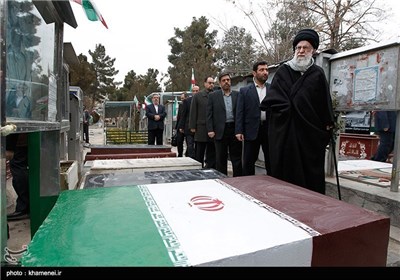 Leader Pays Tribute to Late Founder of Islamic Republic, Imam Khomeini