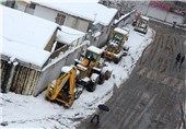 بارش بیش از 2 متر برف در صومعه‌سرا / 45 اکیپ راهداری در جاده‌های گیلان مستقر شدند