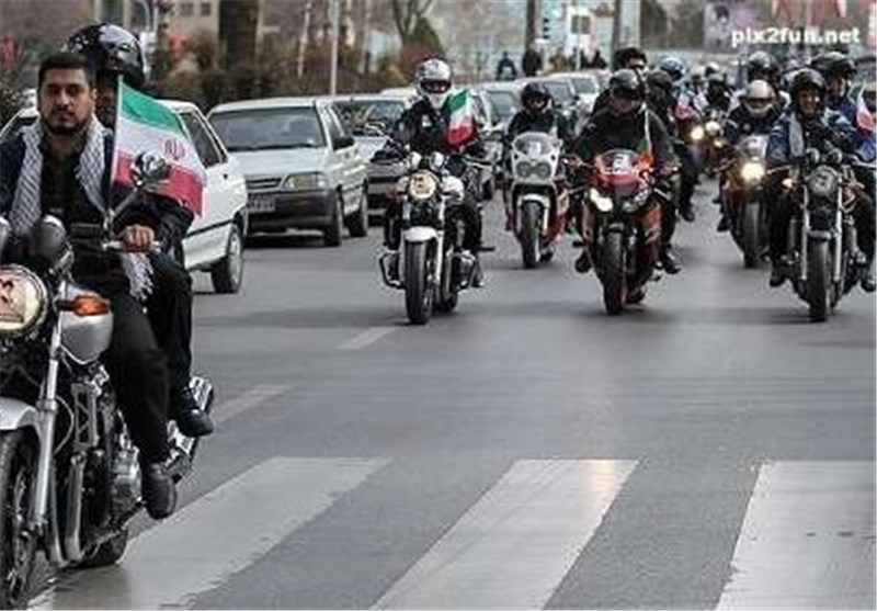 به راه افتادن کارناوال شادی در خیابان‌های تهران برای پیروزی مقاومت غزه