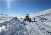 55 گروه راهداری، گردنه‌های برف‌گیر استان کرمانشاه را پوشش می‌دهند